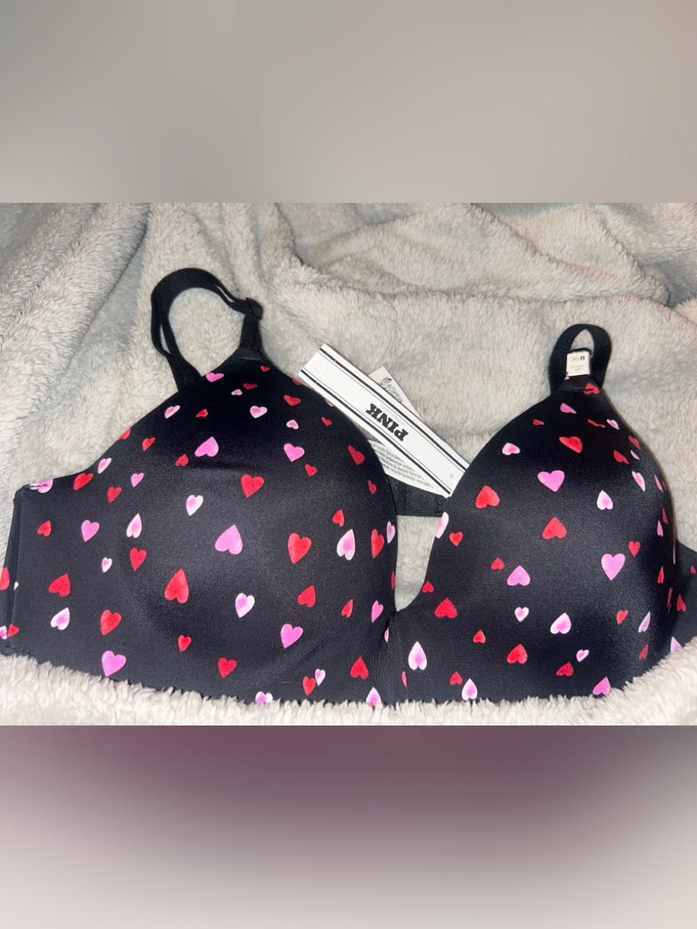 PINK
WEAR EVERYWHERE™ PUSH-UP WIRELESS BRA 36B SMOOTH BLK/MULTI HEARTS